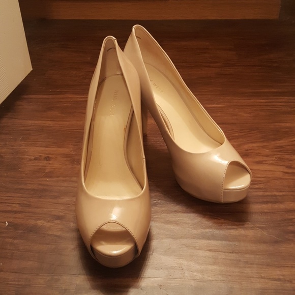 closed toe business shoes